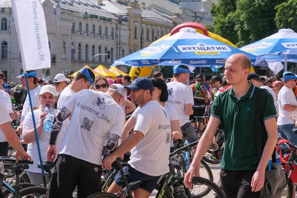 Paseo en bicicleta en Ucrania, Kiev 1 de junio de 2019 — Foto de Stock
