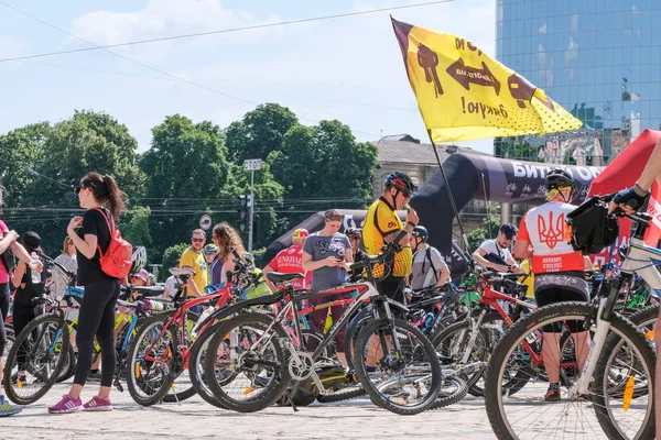 Paseo en bicicleta en Ucrania, Kiev 1 de junio de 2019 — Foto de Stock