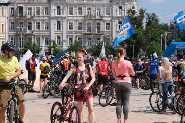 Paseo en bicicleta en Ucrania, Kiev 1 de junio de 2019 — Foto de Stock