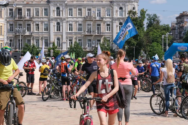 Paseo en bicicleta en Ucrania, Kiev 1 de junio de 2019 — Foto de Stock