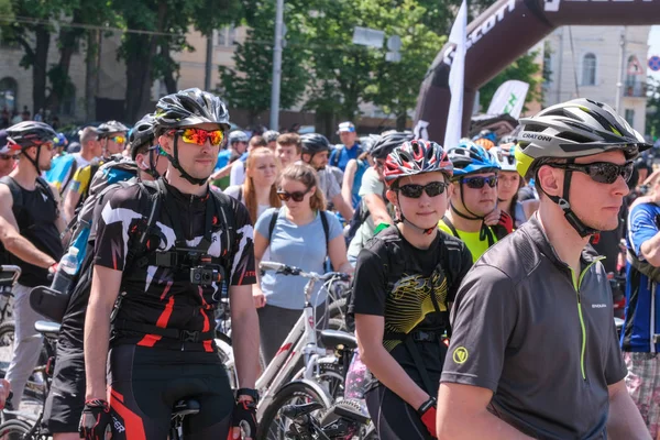 Salida de ciclistas para un paseo en bicicleta — Foto de Stock