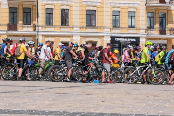 Partenza dei ciclisti per un giro in bicicletta — Foto Stock