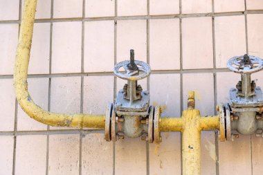 Doğal gaz temini için eski boru hattı ekipmanları