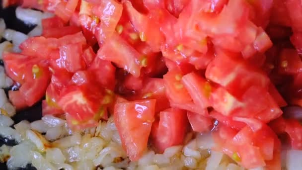 White Onion Chopped Small Pieces Stewed Red Fresh Tomatoes Olive — Stock Video