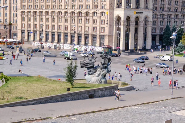 Piazza dell'Indipendenza paesaggio urbano estivo di Kiev — Foto Stock