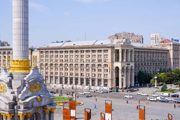 Place de l'Indépendance paysage urbain d'été de Kiev — Photo