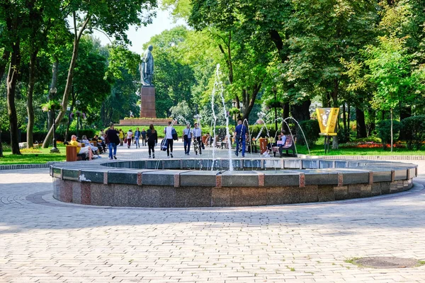Shevchenko Park, zomer landschap — Stockfoto