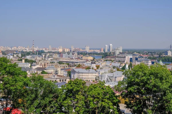 Vue sur le paysage urbain de Kiev — Photo