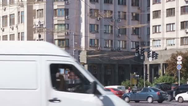 City Video Clip Tráfico Coches Kiev Ucrania 2019 Área Plaza — Vídeos de Stock