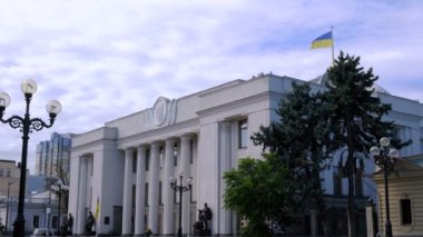 Verkhovna Rada ana binasının video kroki ve Kiev kentinde önündeki kare, Ukrayna, Eylül 05, 2019 editoryal kullanım için