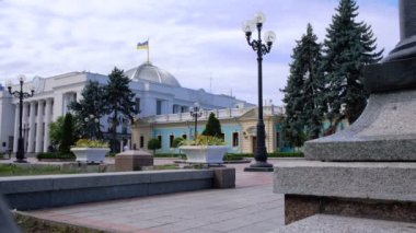 Verkhovna Rada ana binasının video kroki ve Kiev kentinde önündeki kare, Ukrayna, Eylül 05, 2019 editoryal kullanım için