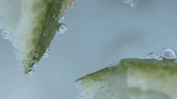 Grocery Video Phoned Drink Lime Slices Glass Rotates Front Camera — Stock Video