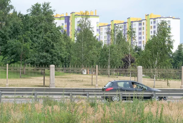 Città Paesaggio Anello Bypass Strada Kiev Estate Nuvoloso Giorno Auto — Foto Stock