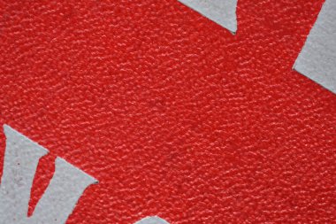 Eski bir kitabın kırmızı desenli arka plan kaplaması. Hasar ve kirli makro fotoğrafçılık izleri var.