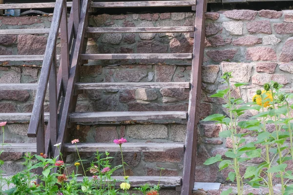 Trappuppgång Mot Granit Stenmur Ljus Solig Höstdag — Stockfoto