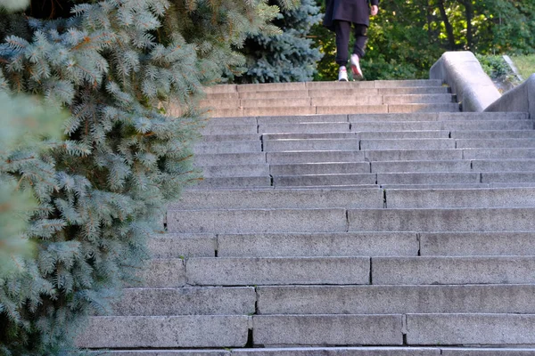 Крупный План Городской Гранитной Лестницы Снят Яркий Солнечный Летний День — стоковое фото