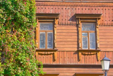 Mimari unsurlar ve Andreevskiy Uzviz caddesi Kiev City, Ukrayna 'ya inşa edilen konut binalarının manzarası, 28 Eylül 2020