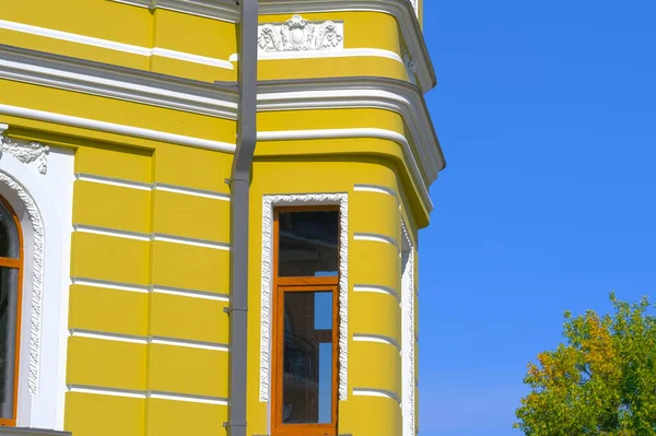 Elementos Arquitetônicos Vista Edifícios Residenciais Construídos Rua Andreevskiy Uzviz Kiev — Fotografia de Stock