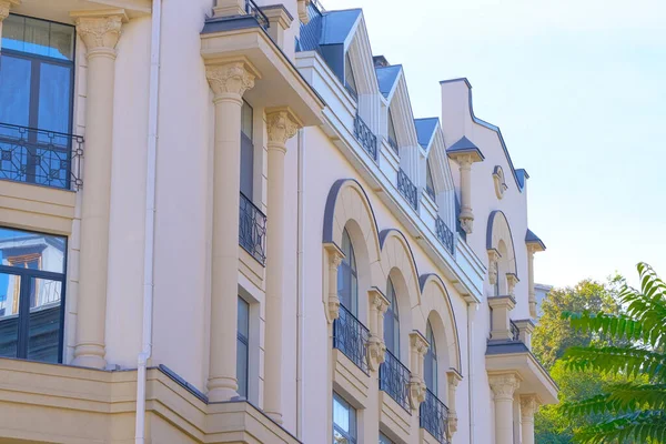 Elementy Architektoniczne Widok Budynków Mieszkalnych Wybudowanych Ulicy Andreevskiy Uzviz Kijów — Zdjęcie stockowe