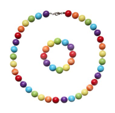 Renkli boncuk ve beyaz bir arka plan üzerinde izole bilezik ayarla.