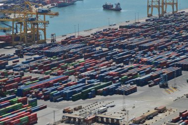 Barcelona, İspanya - 21 Nisan 2017: bağlantı noktası nakliye kargo