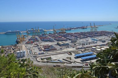 Barcelona, İspanya - 21 Nisan 2017: bağlantı noktası nakliye kargo