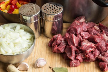 Lezzetli Dana Gulaş malzemeler