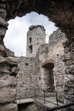 Ogrodzieniec ortaçağ kalesi kalıntıları, Silezya, Polonya.