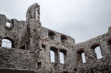 Ogrodzieniec ortaçağ kalesi kalıntıları, Silezya, Polonya.