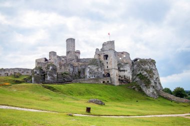 Ogrodzieniec ortaçağ kalesi kalıntıları, Silezya, Polonya.