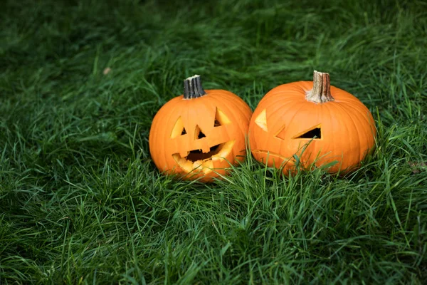 Halloweeen Citrouilles Sculptées Sur Herbe Jack Lanterne — Photo