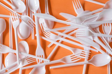 Avrupa Birliği'nde yasak plastik tek kullanımlık çatal bıçak takımı,.