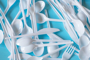 Avrupa Birliği'nde yasak plastik tek kullanımlık çatal bıçak takımı,.