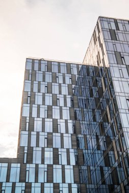 Modern Binası yakın çekim