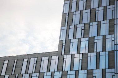 Modern Binası yakın çekim