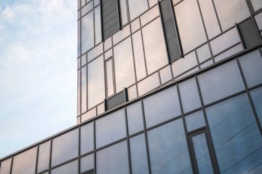 Modern Binası yakın çekim