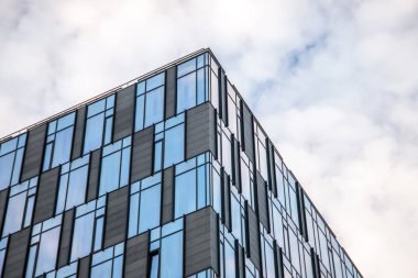 Modern Binası yakın çekim