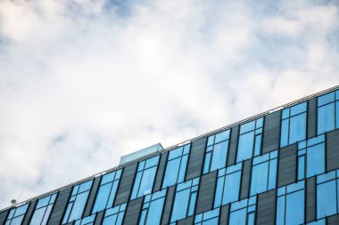 Modern Binası yakın çekim