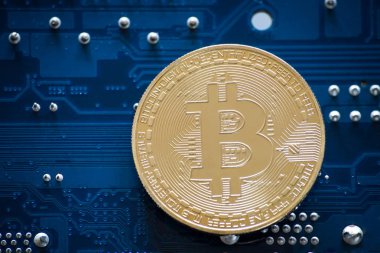 bilgisayar parçası arka planda bitcoin sembolü sikke. kripto para birimi arka planı