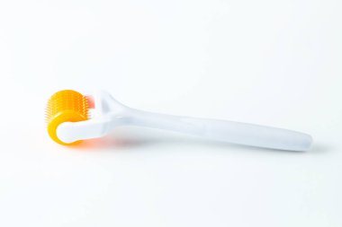 Tıbbi mikro iğne terapisi için deri silindiri. Derma silindiri, mesoroller, meso-roller, mezopen olarak da bilinir..