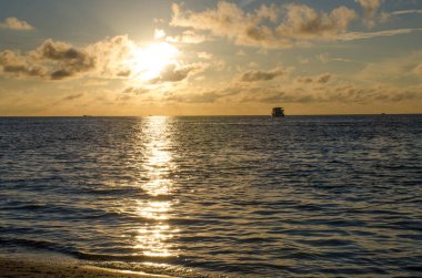 Maldivler Hint Okyanusu günbatımı