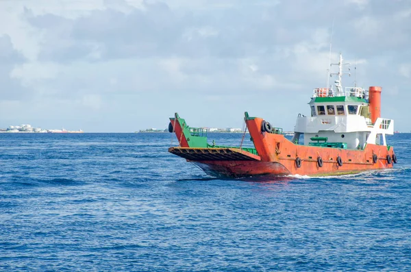 Cargoship Indian Ocean Maldives — Stock Photo, Image