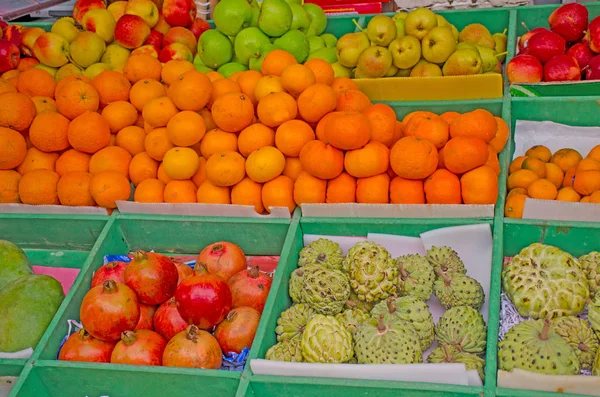 Świeże Owoce Rynku Sprzedaży — Zdjęcie stockowe