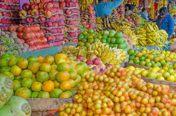 Frutas Frescas Estão Venda Mercado Maçãs Laranja Banana — Fotografia de Stock