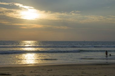 Goa Hindistan 'da güzel manzara bir günbatımı Arap Denizi