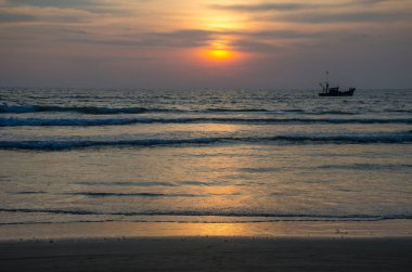 Goa Hindistan 'da güzel manzara bir günbatımı Arap Denizi