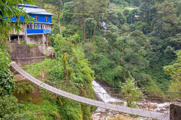 Міст Через Річку Мальовничий Тропічний Краєвид Гори Непал Гімалаї — стокове фото