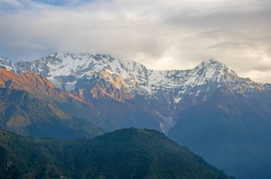 Dağların zirveleri Nepal manzarası Himalayalar