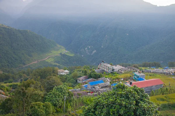 Casas Entre Picos Das Montanhas Paisagem Nepal Himalaia — Fotografia de Stock