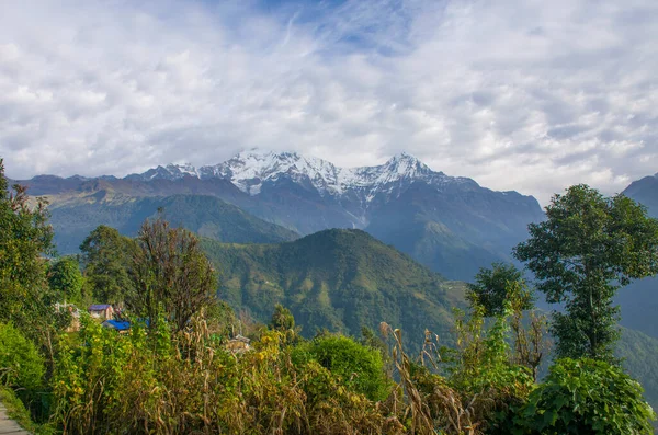 Casas Entre Picos Das Montanhas Paisagem Nepal Himalaia — Fotografia de Stock